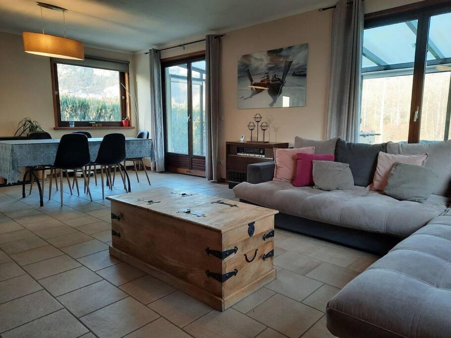Maison Bucolique A Anhee, Vue Meuse Et Falaises Villa Екстериор снимка